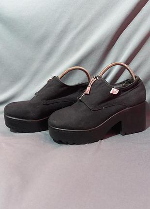 Текстильні черевики pull&bear на масивній платформі — стиль 90-х