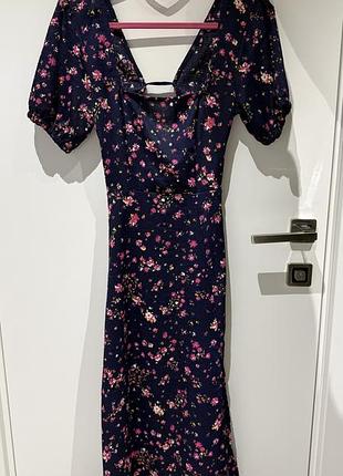 Сукня з відкритою спиною