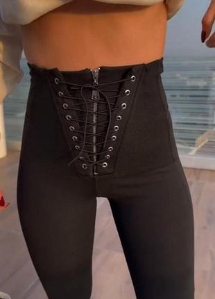Жіночі стильні легінси на шнурівці