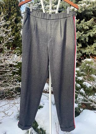 Жіночі брюки з лампасами від pull &bear сірого кольору,розмір l,нові.