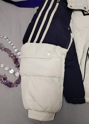 Женская спортивная куртка в разноцветных оттенках, идеальна для активного отдыха и занятий спортом.
размеры в наличии 44,