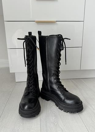 Чорні сапоги zara з екошкіри чоботи