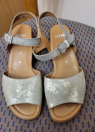 Босоніжки ara