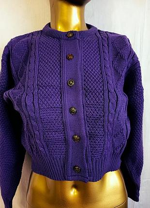 Яркий вязаный топ-кофта