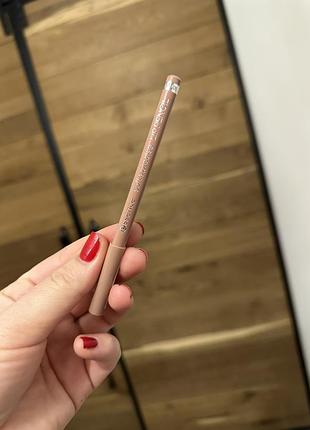 Олівець для губ essence soft precise .