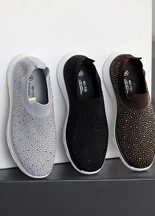 Серые черные коричневые трикотажные эластичные мокасины кроссовки со стразами/камешками. есть размеры