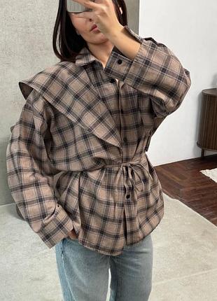 Трендова жіноча сорочка оверсайз в клітинку з баскою в комплекті приталена на ґудзиках