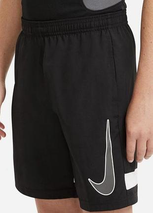 Легкі спортивні шорти від nike оригінал ідеальний стан 147-158см