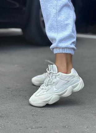 Жіночі кросівки