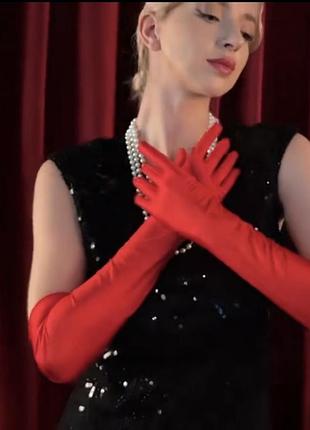 Елегантні довгі рукавички червоного кольору
