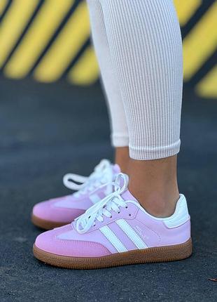 Жіночі кросівки