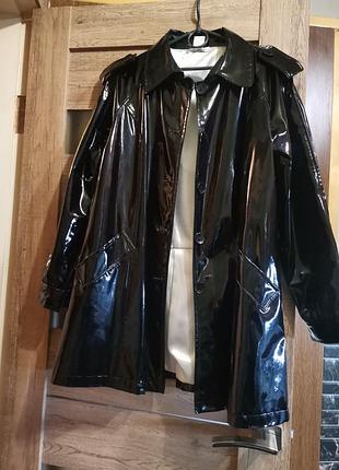 Чорний шикарний лаковий дитячий плащ на дівчинку