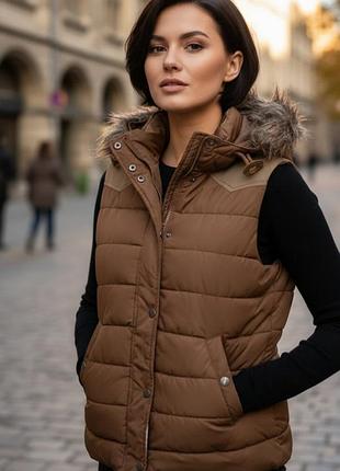 Теплая жилетка / безрукавка с капюшоном h&amp;m