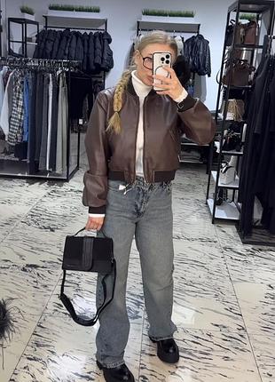 Бомбер шоколадного кольору