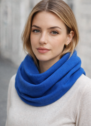 Яскравий шарф