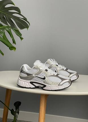 Женские кроссовки nike v5 rnr white vast grey metallic silver black