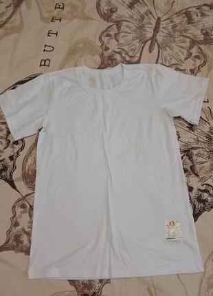 Футболка на мальчика белая в идеальном состоянии