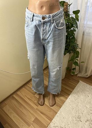 Джинси голубі zara вкорочені знизу з необробленим краєм в ідеальному стані на високій посадці