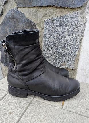 Шкіряні чоботи на утеплювачі
