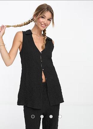 Подовжена, жата жилетка .