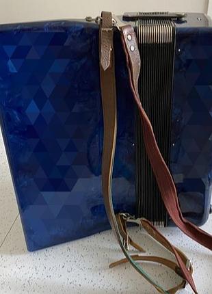 Аккордеон для обучения. баян. гармон. аккордионн. аккордеон