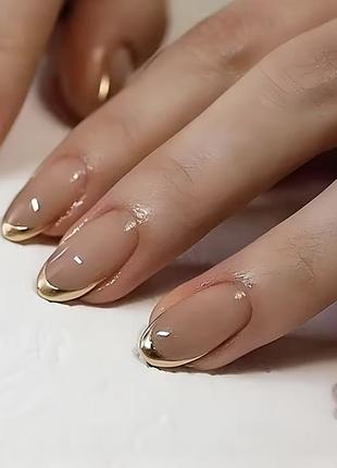 Накладні нігті з золотим френчем — стильний акцент