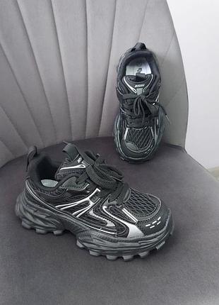 Кросівки на дівчинку