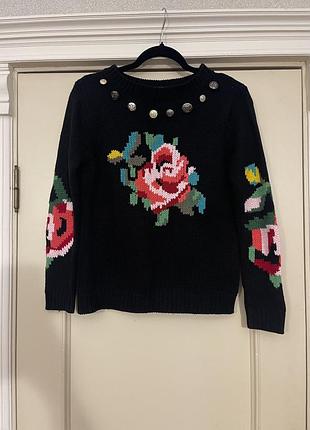 Світерик з яскравими квітами