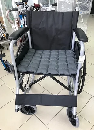 Подушка в инвалидную коляску 45*45 см