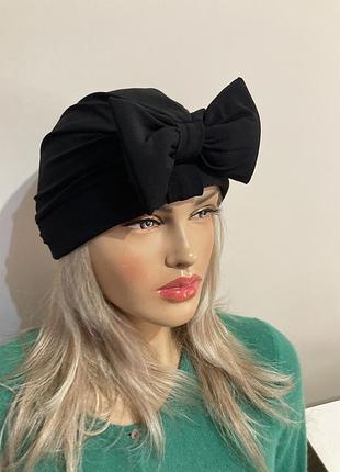 Красива шапочка з бантом