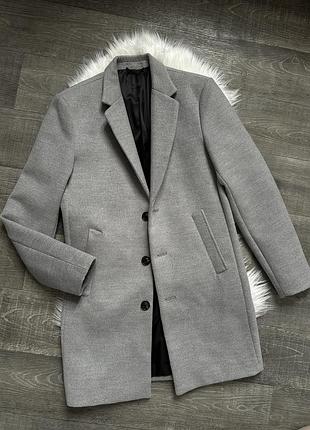 Пальто сіре з ґудзиками