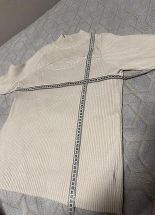 Гольф з вирізом на грудях 2