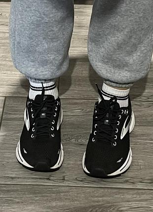 Бігові кросівки жіночі