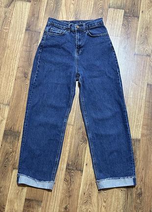 Прямі джинси з середньою посадкою , якісний денім, добре тримають форму. колір  темно-скос тюминій.sk8