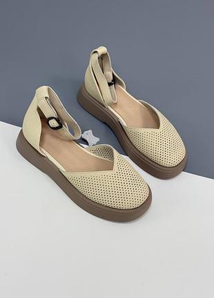 Жіночі відкриті туфлі
