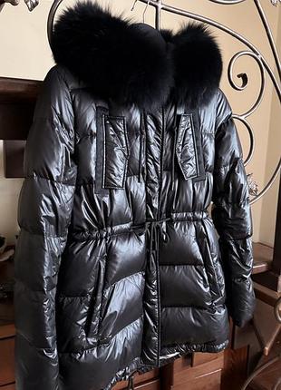 Чорний пуховик з хутром kara