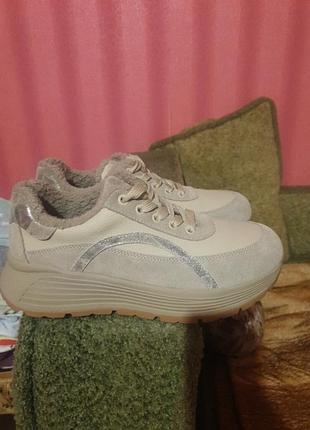 Утеплённые кроссовки