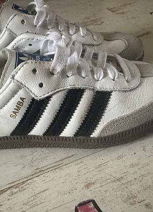 Жіночі кросівки адідас