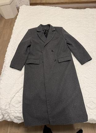 Пальто сіре прямого крою