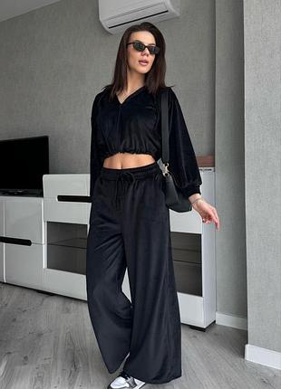 Велюровый спортивный костюм с кулисками с укороченной кофтой на молнии с капюшоном с брюками