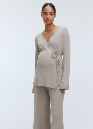 Стильная кофта на запах в рубчик для беременных