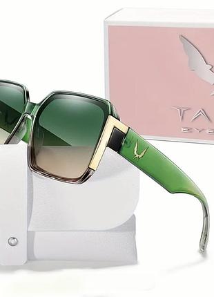 Зелені сонцезахисні окуляри