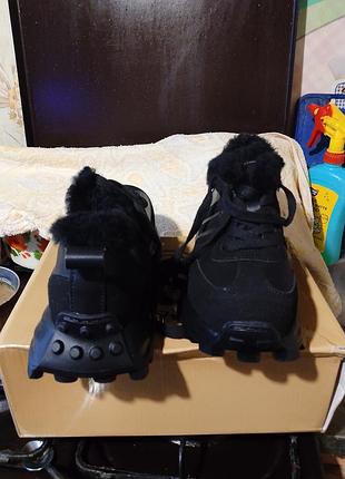 Кросівки нові