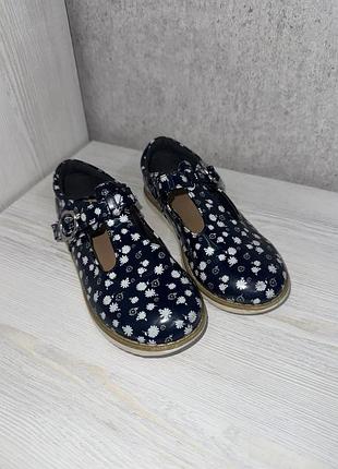 Туфлі на дівчинку, туфлі, босоніжки закриті, туфлі з квітами, туфли на девочку, туфли с цветами