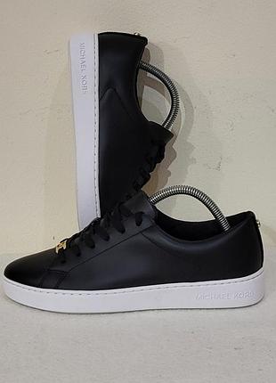 Женские кроссовки