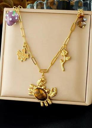 Колье «золотистый краб» с тигровым глазом и шармами из нержавеющей стали