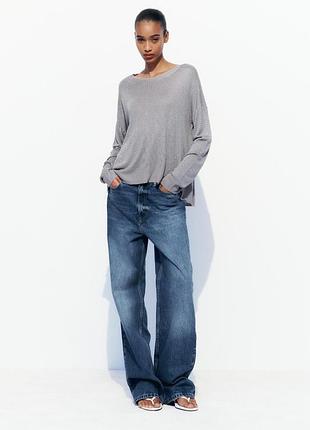 Серый лонгслив в стразах