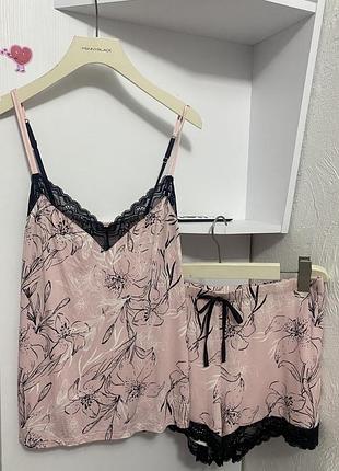 Пижама из вискозы — майка + шорты с цветочным принтом