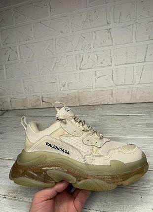 Крутые женские кроссовки balenciaga