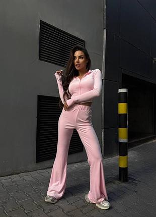 Жіночий велюровий костюм